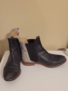 Joules Black Leather Westbourne Boots with Silver Heel Accent